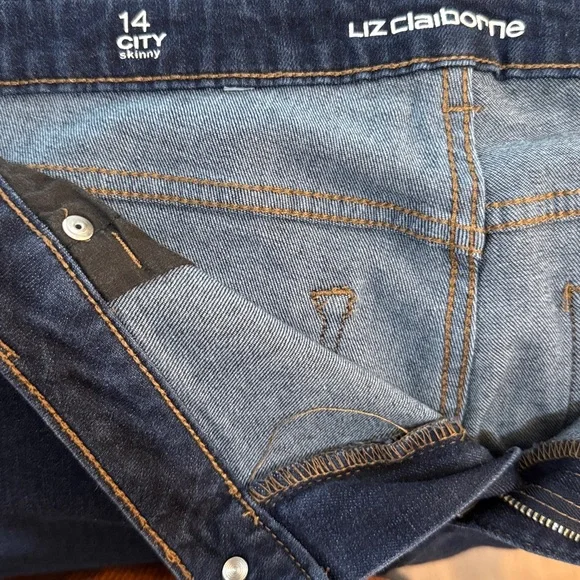 Liz Claiborne Women's Dark Wash Jeans City Skinny Size 14 Soft - Picture 4 of 4